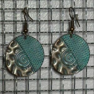 3/$25 NEW BOUTIQUE Antique Bronze Round Disc Hammered Turquoise Accent Earrings